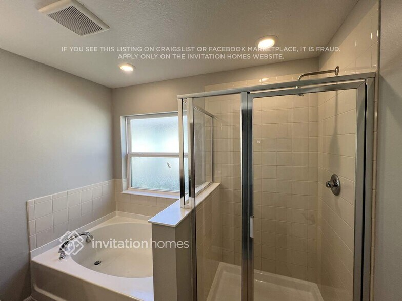 Building Photo - 5450 NW Pine Trail Cir