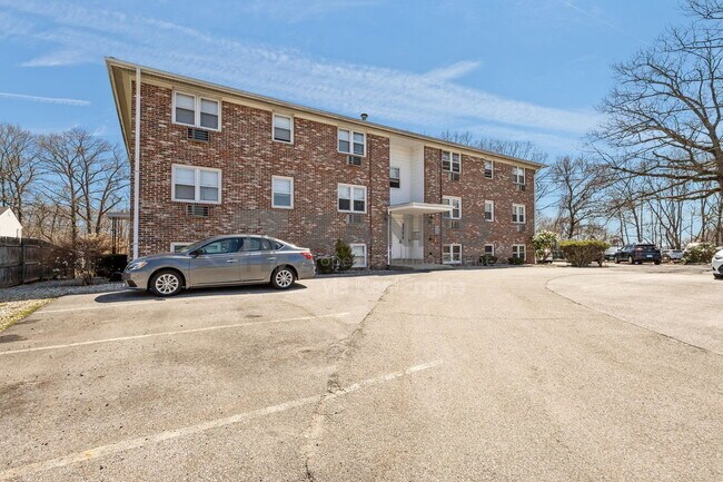 Building Photo - 1 Talbot St