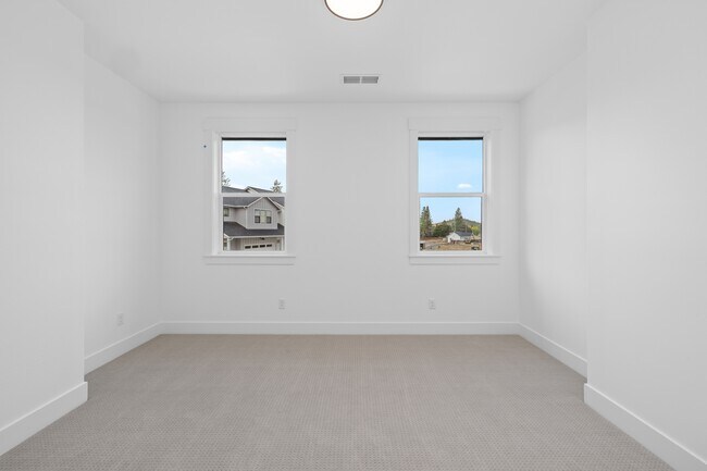 Building Photo - 109 Golf View Dr
