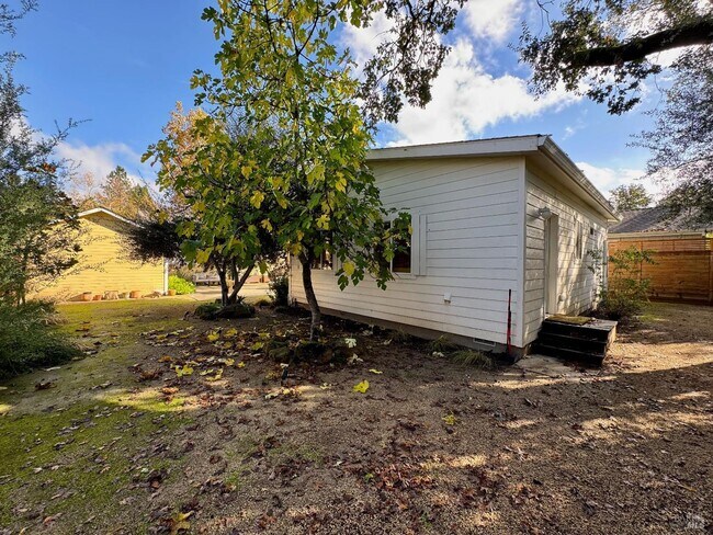 Building Photo - 1813 Fair Way