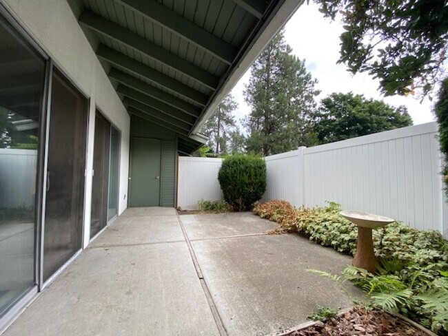 Building Photo - 1151