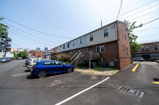 Building Photo - 364 1st St