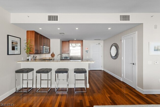 Building Photo - 8100 River Rd