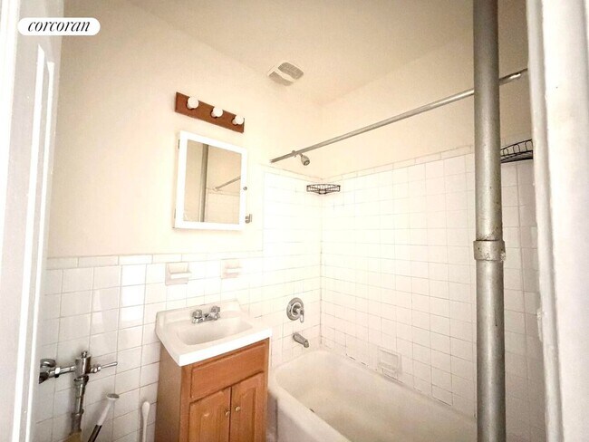 Building Photo - 612 W 137th St