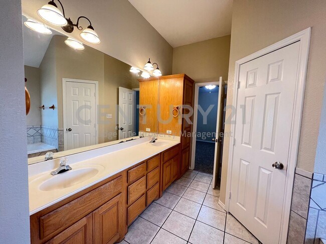 Building Photo - Charm-Filled 3/2/2 in Springtown ISD For Rent!