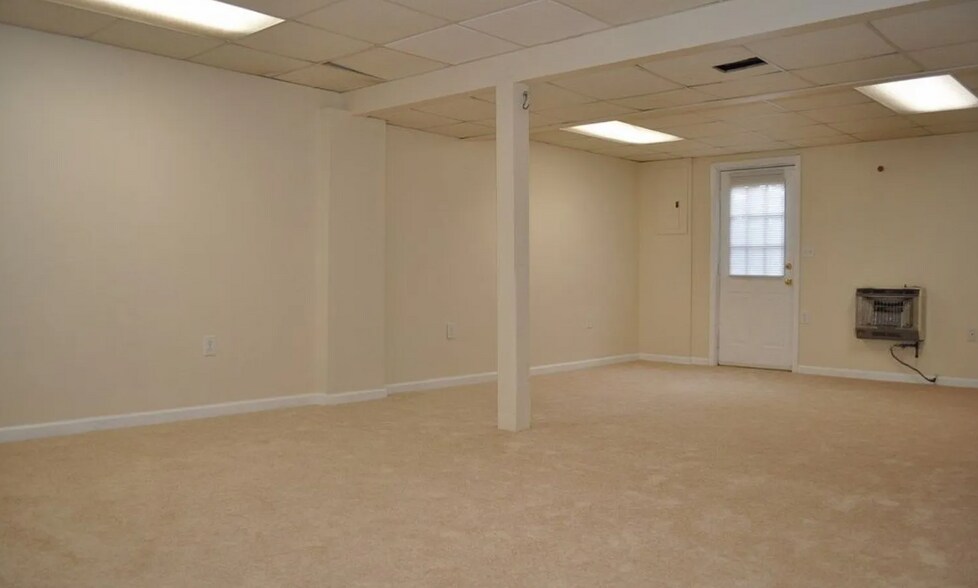 Building Photo - 689 Stonewall Dr
