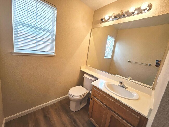 Building Photo - Spacious, well maintained Antioch home