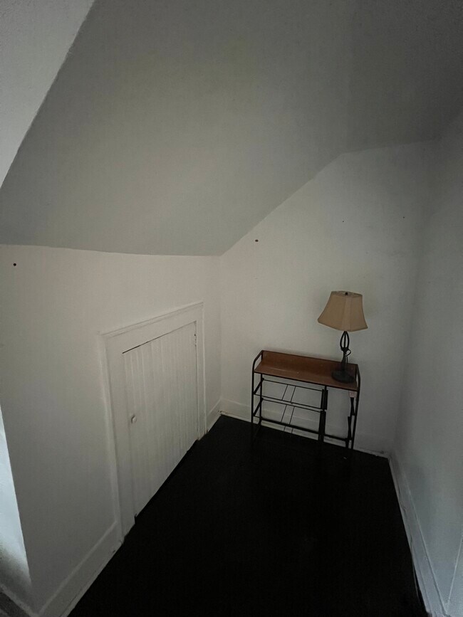 Desk Space - 25 44th St