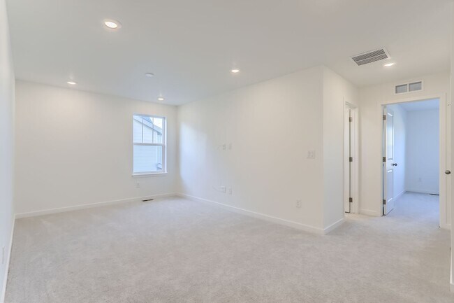 Building Photo - Stunning New Build in Aurora with Sleek Fi...