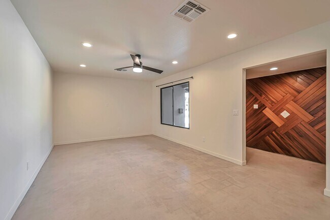 Building Photo - 6-Bedroom, 3-Bath Tempe Home with Pool, Bar & Prime Location