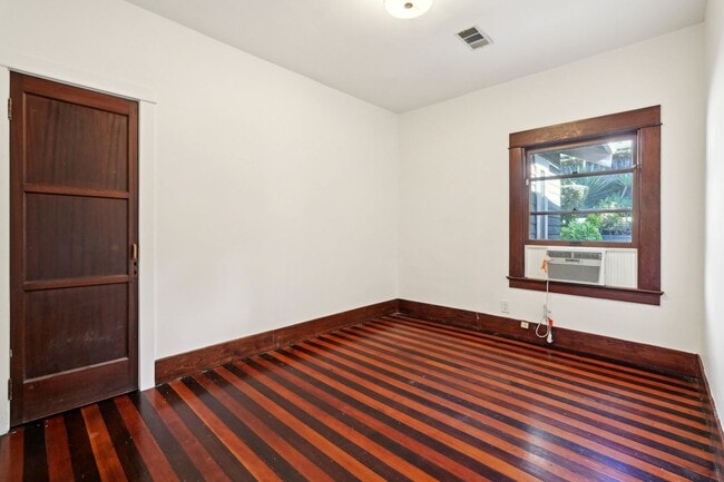 Building Photo - 1044 Manzanita St