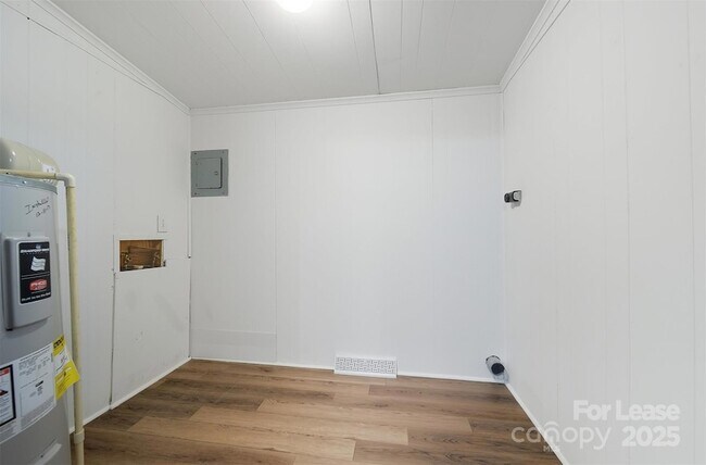 Building Photo - 824 6th St NW