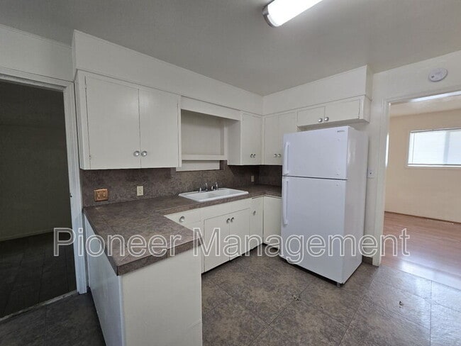 Building Photo - 622 W Pilger St