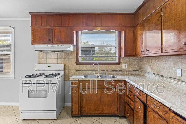 Building Photo - 465 Clearwater Dr