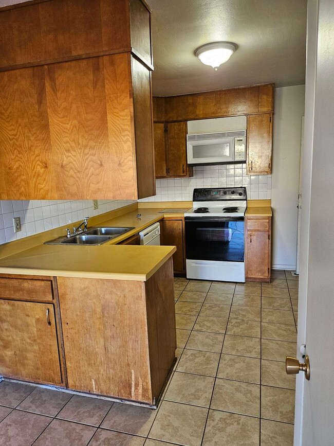 Building Photo - 47 Douglas Ln