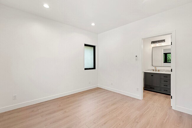 Building Photo - Stunning brand new construction, modern lu...