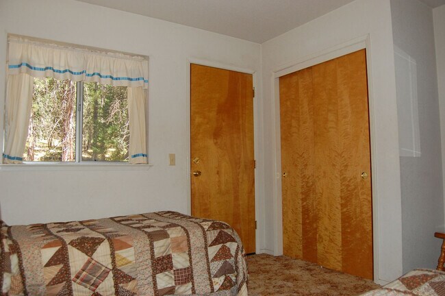 Building Photo - 2630 Mariposa Ave