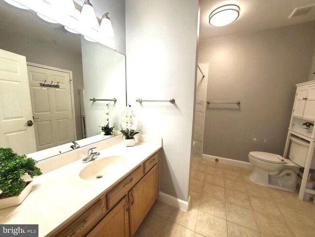 Building Photo - 2433 Wentworth Dr