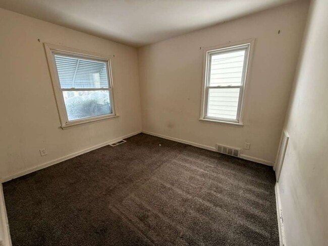 Building Photo - 3-BED, 1 BATH BEAUTIFUL SINGLE- FAMILY HOME IN MAPLE HEIGHTS!