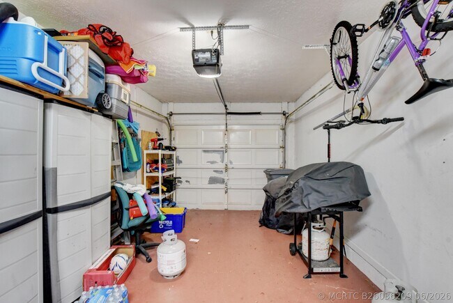 Building Photo - 22667 Meridiana Dr