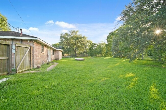 Building Photo - 506 Brendon Park Ln