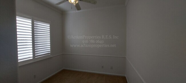 Building Photo - Rocklin  Highland Park  3 bedroom 2 bathroom, Great Room Floor Plan with Tile Flooring,  Fenced Yard