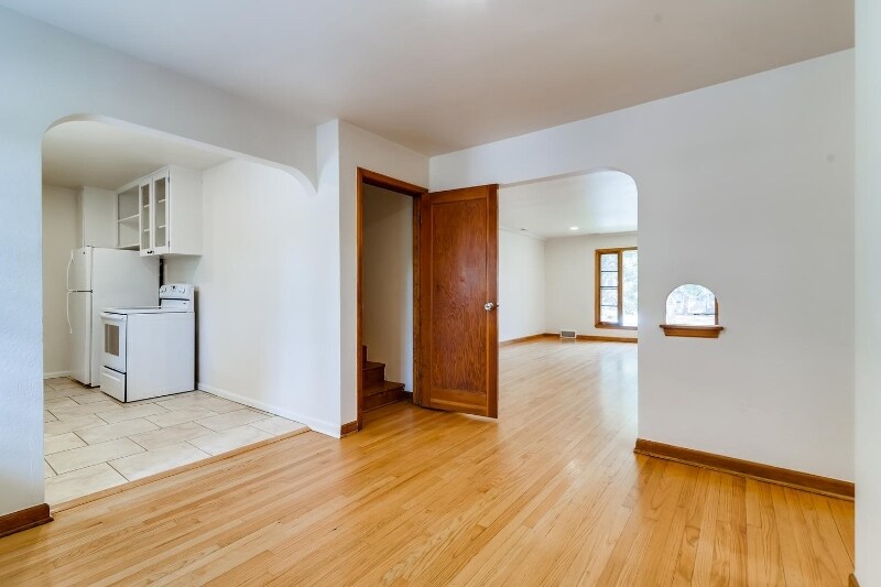 Building Photo - 623 S Grant Ave