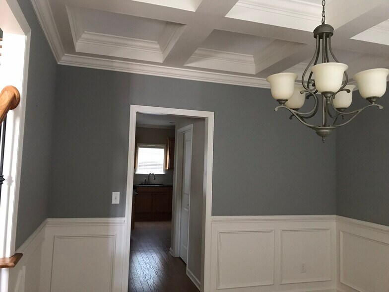 Dining room connects to kitchen - 7506 Hampstead Hall Dr