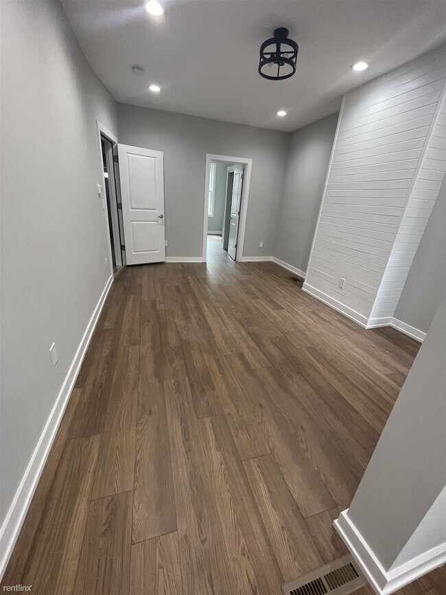 Building Photo - 1 br, 1 bath Duplex - 168 Green Lane Level 1