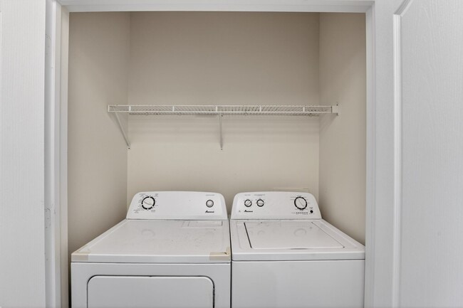 Building Photo - 1901 Crossing Pl