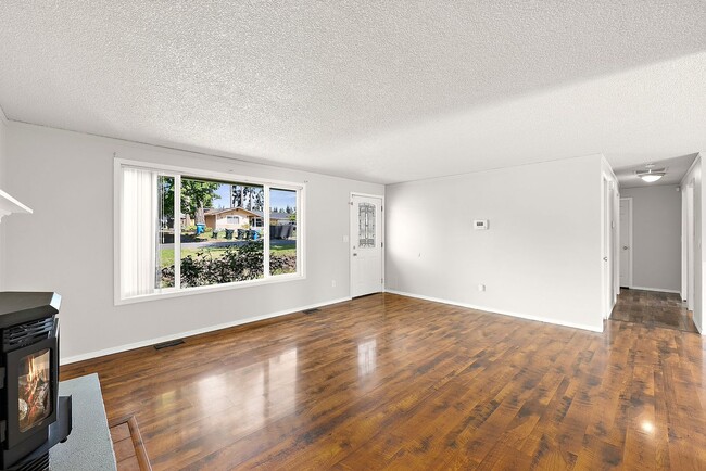 Building Photo - Charming 3-Bed Rental Home in Olympia | Pe...