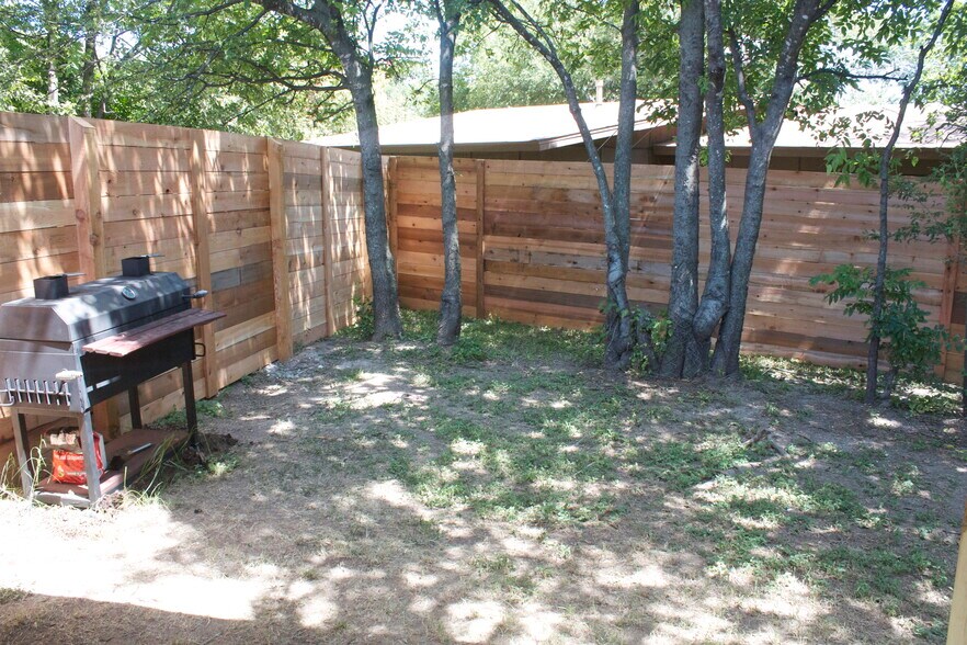 Building Photo - 3408 Dolphin Dr