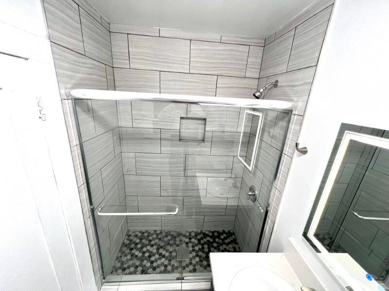 Building Photo - 855 W 43rd Pl