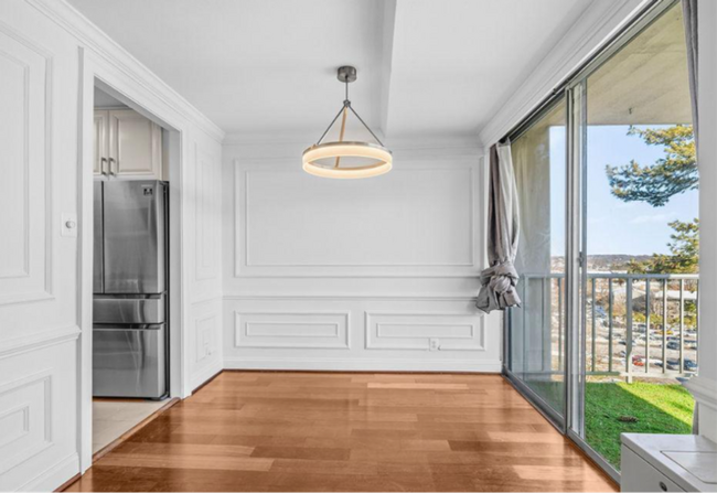 Building Photo - Modern 2BR/2.5BA Two-Level Condo in The Fountains