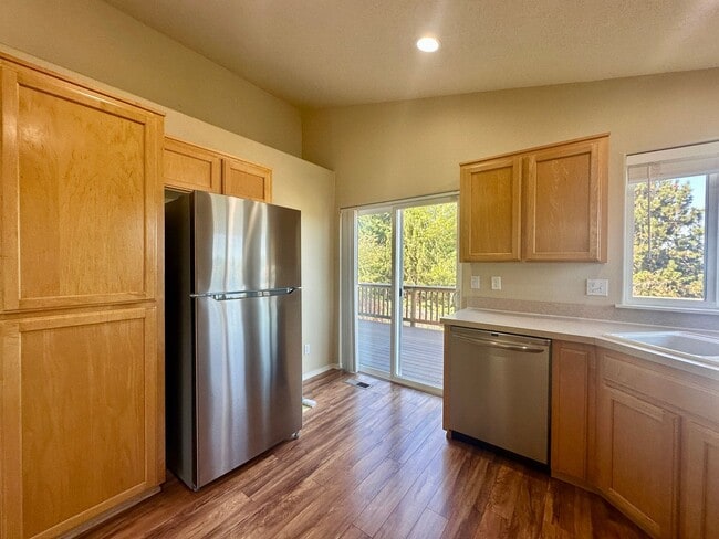 Building Photo - Three Bedroom Home in South Salem with a View