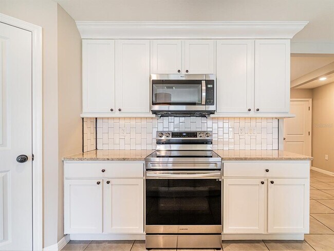 Building Photo - 13748 Wineberry Dr