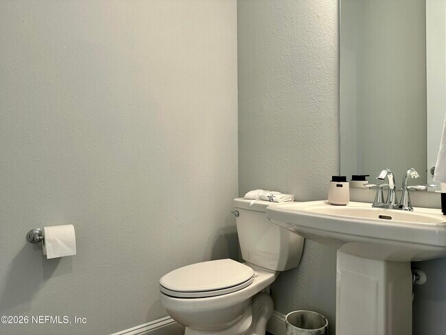 Building Photo - 124 Killarney Ave