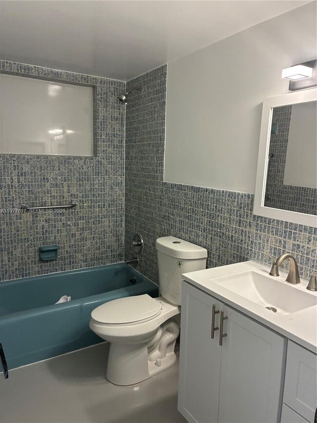 Building Photo - 490 NE 170th St