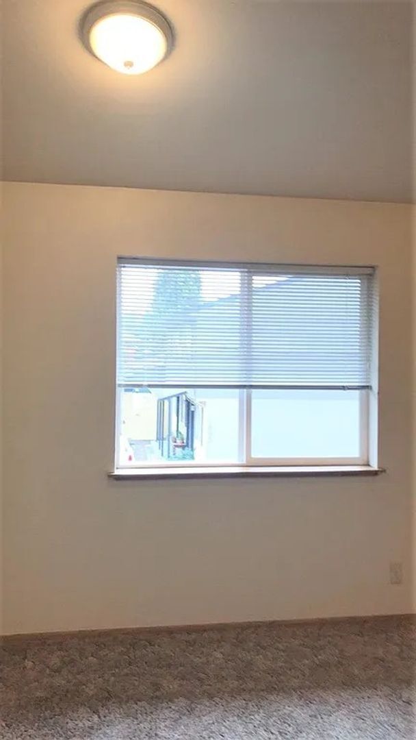 Building Photo - 1580fe