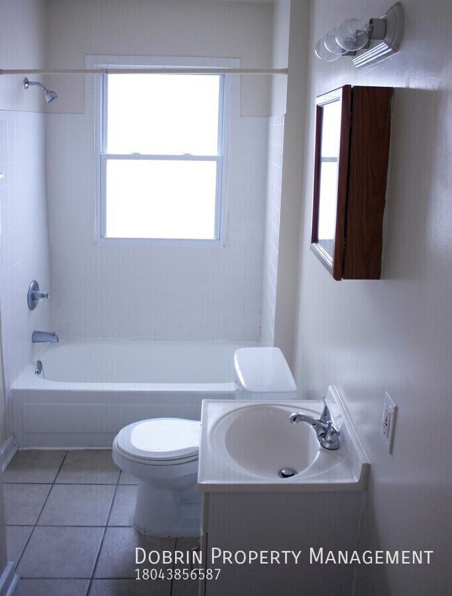 Building Photo - 1917 Lakeview Ave