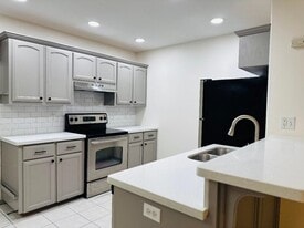 Building Photo - 4408 N 24th Ln