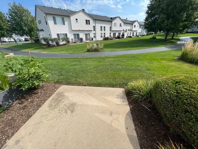 Building Photo - 6924 Clearwater Dr