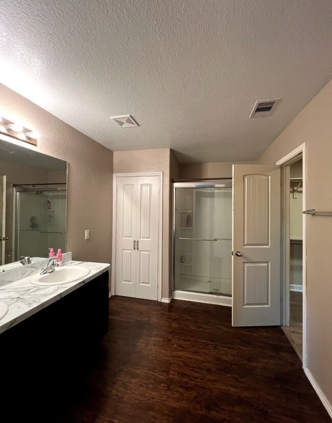 Building Photo - 15647 Flagstone Walk Way