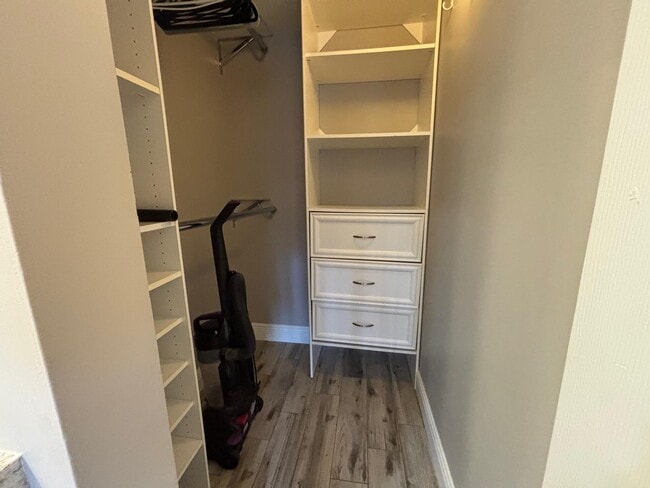 Building Photo - 1035 Lake Shore Dr