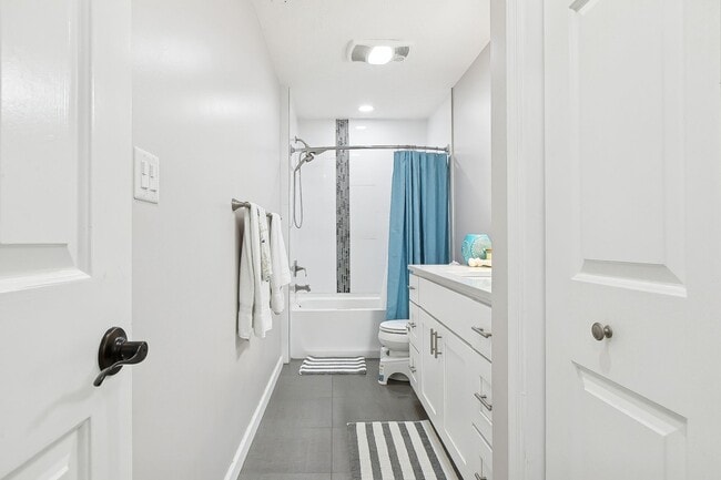 Building Photo - Move In Ready 4 Bedroom House in Yorktown!