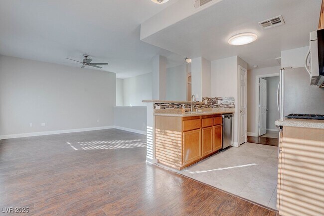 Building Photo - 7701 W Robindale Rd