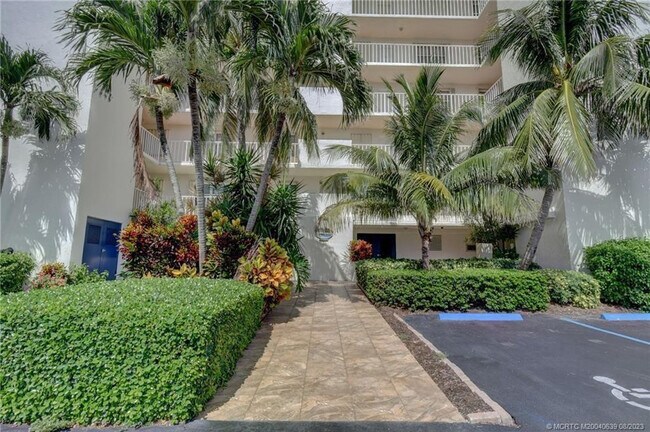 Building Photo - 10980 S Ocean Dr