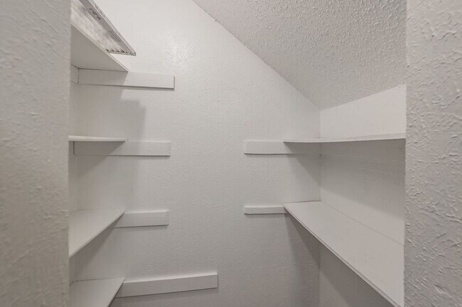 Building Photo - 1774 Belshire Ct