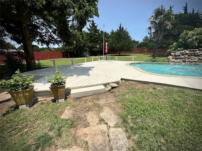 Building Photo - 2610 Jakes Ct