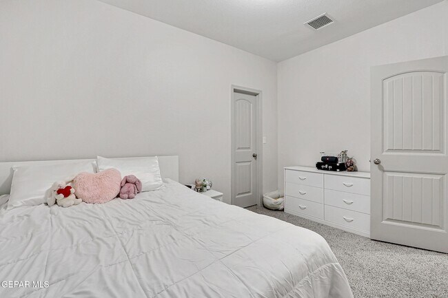 Building Photo - 7416 Tamarack Pl